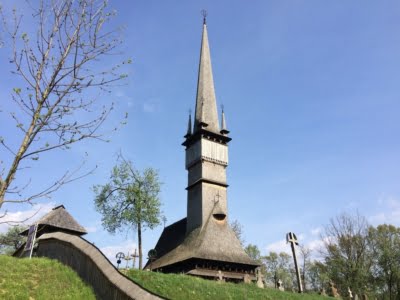 Eglise-en-bois-de-Surdesti