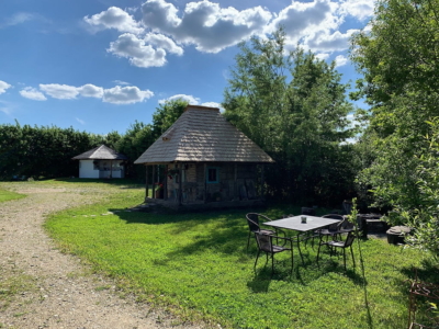 Espace-barbecue-cabane Espace barbecue et cabane