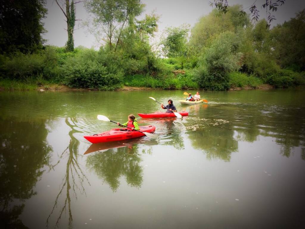 Kayaks-sur-la-riviere-Lapus-2