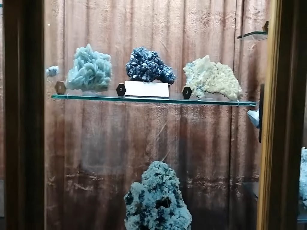 Musee-de-mineralogie-mineraux