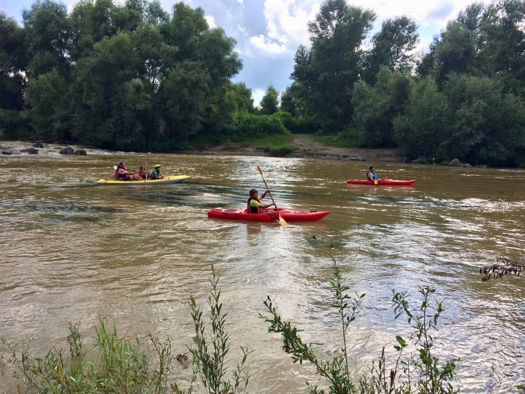 Kayaks-sur-la-riviere-Lapus